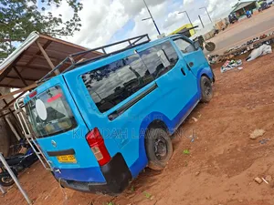 Nissan Caravan (Urvan) 2014 Blue