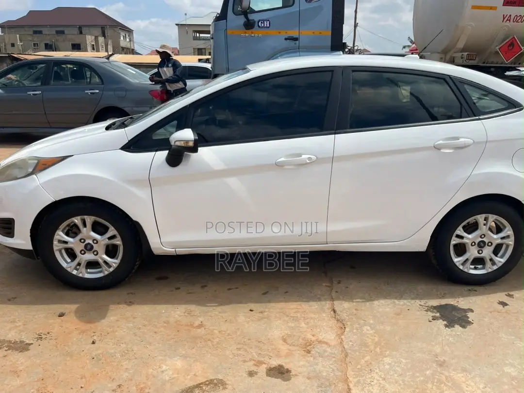 Ford Fiesta SE 4dr Sedan (1.6L 4cyl 5M) 2015 White