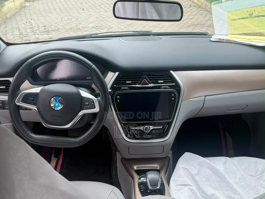 Denza N9 2.0 Hybrid AWD 2025 Black
