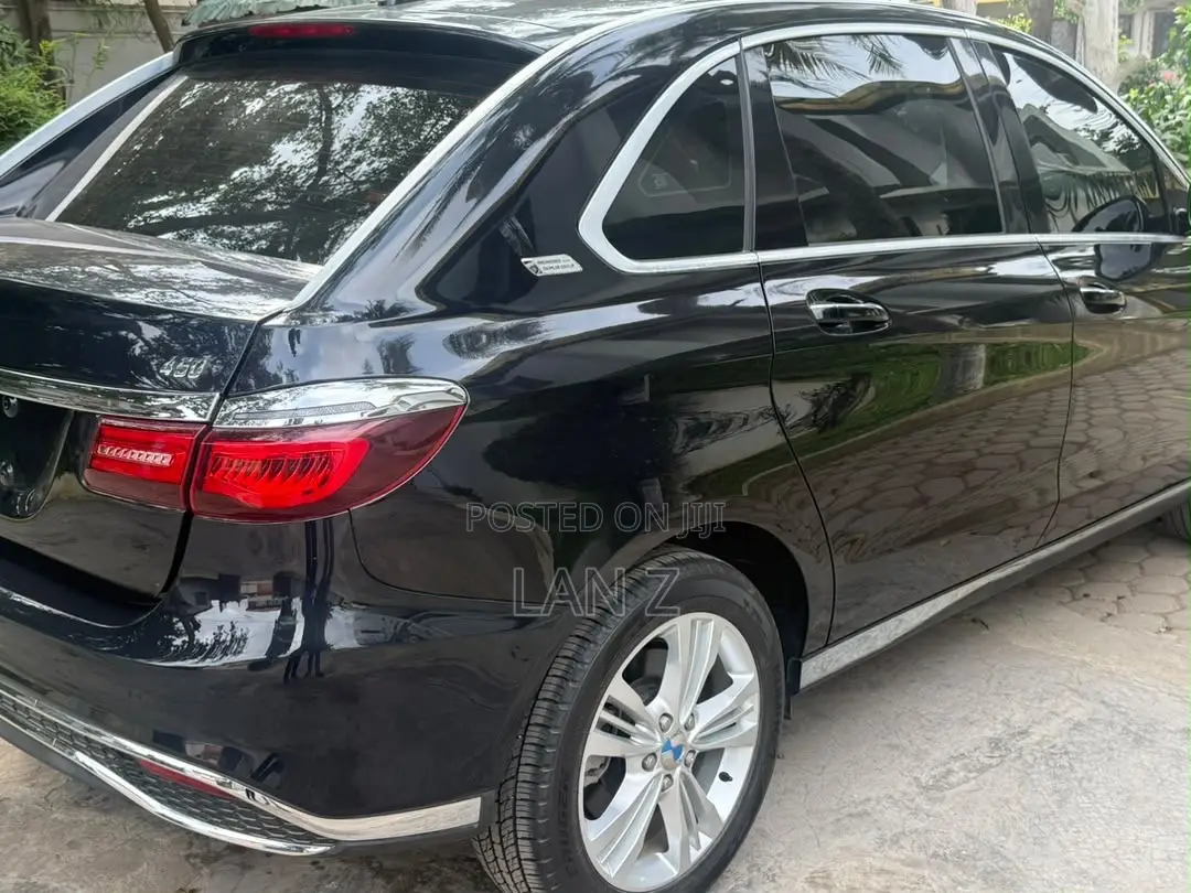 Denza N9 2.0 Hybrid AWD 2025 Black