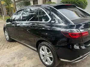 Denza N9 2.0 Hybrid AWD 2025 Black