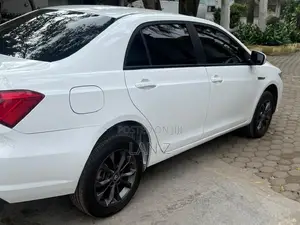 BYD Qin Plus DM-i 2022 White
