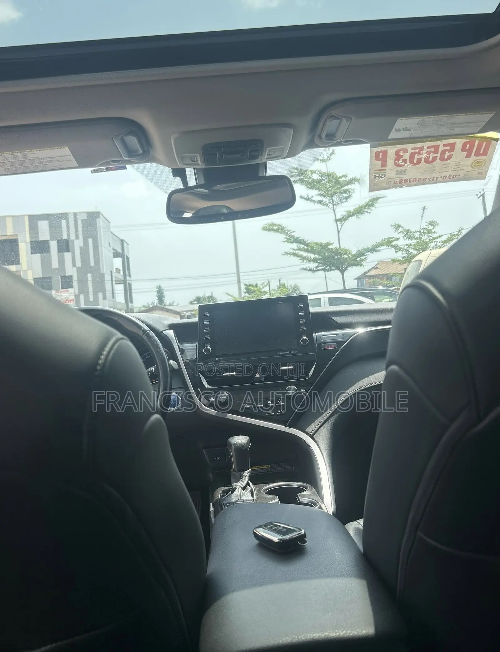 Toyota Camry SE 2021 Silver