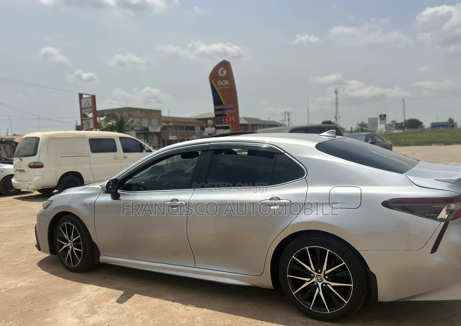 Toyota Camry SE 2021 Silver