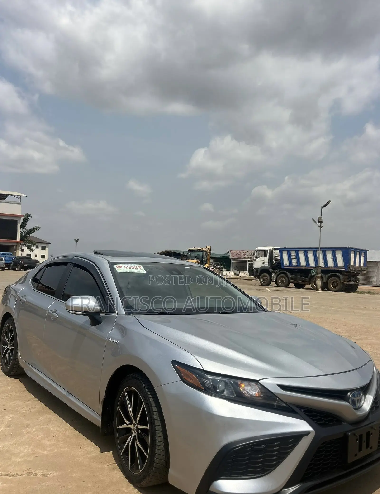 Toyota Camry SE 2021 Silver