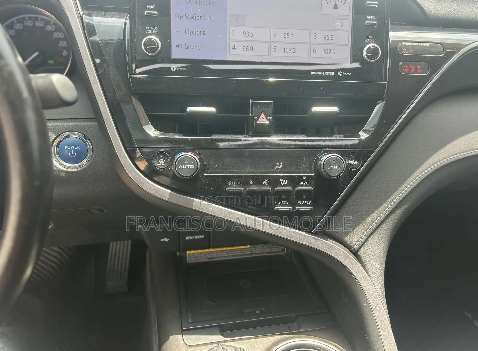 Toyota Camry SE 2021 Silver