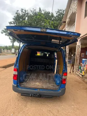 Toyota HiAce 2011 Blue