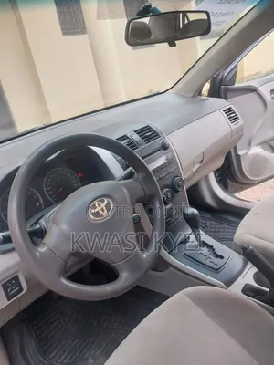 Toyota Corolla Base 4dr Sedan (1.8L 4cyl 5M) 2010 Gray