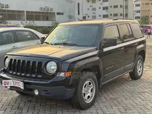 Jeep Patriot Latitude 4dr SUV 4WD (2.4L 4cyl 6A) 2014 Black