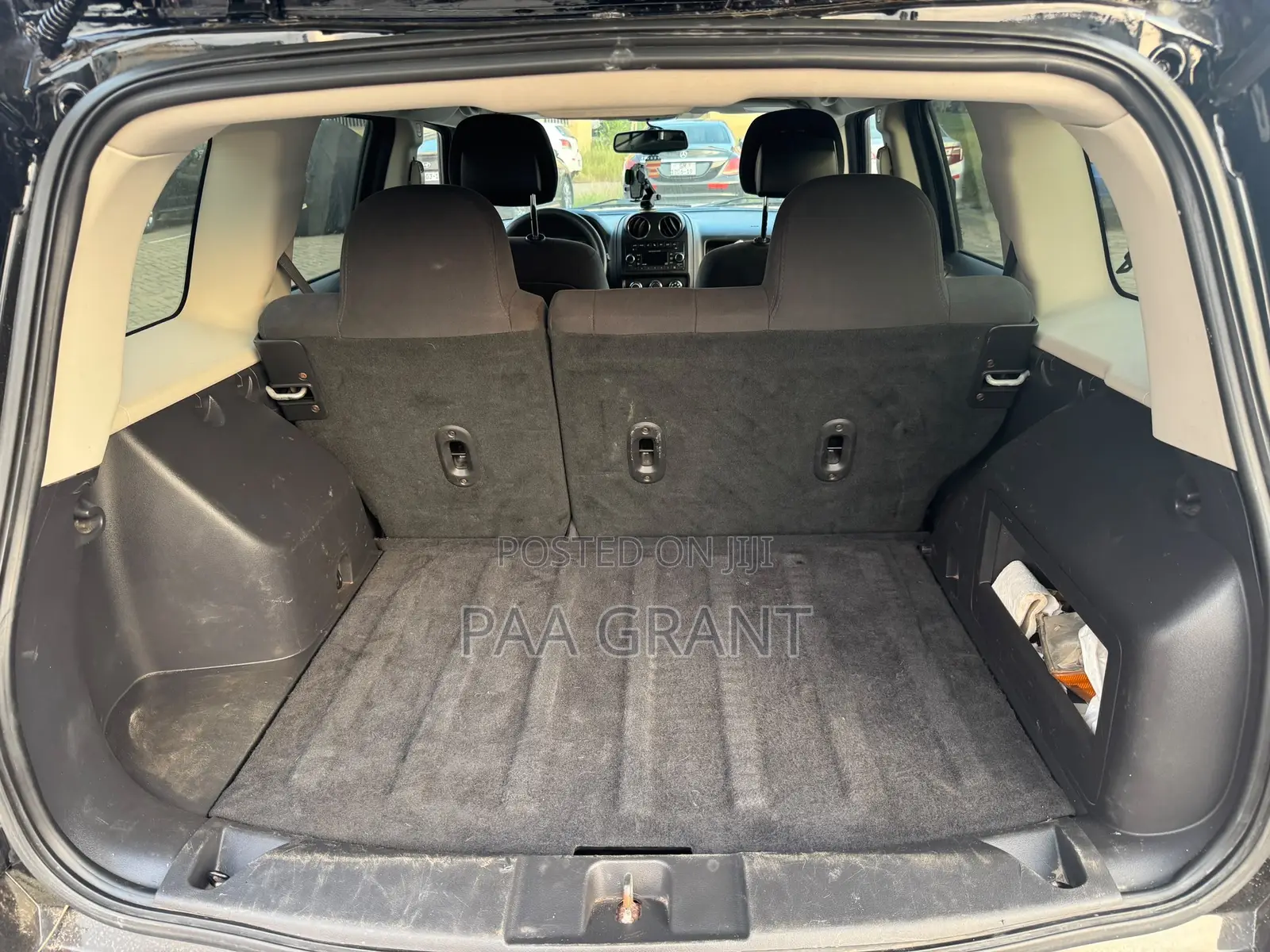 Jeep Patriot Latitude 4dr SUV 4WD (2.4L 4cyl 6A) 2014 Black
