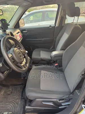 Jeep Patriot Latitude 4dr SUV 4WD (2.4L 4cyl 6A) 2014 Black