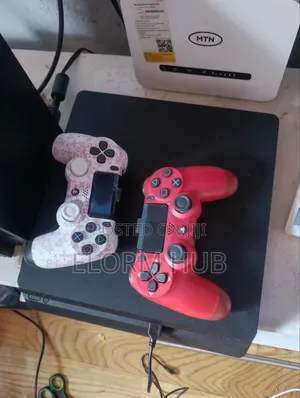 PS4 Slim Jailbreak With 12 Gmes and 2 Controllers