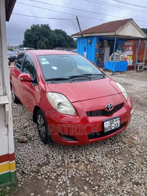 Toyota Vitz 2010 Red