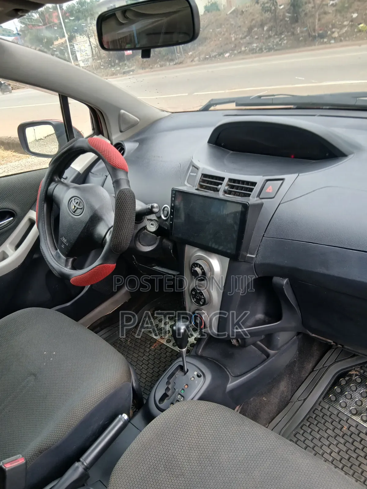 Toyota Vitz 2010 Red