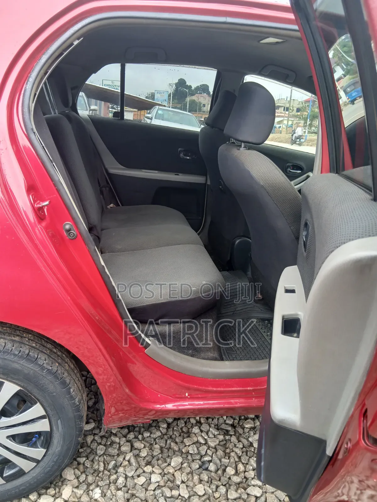 Toyota Vitz 2010 Red