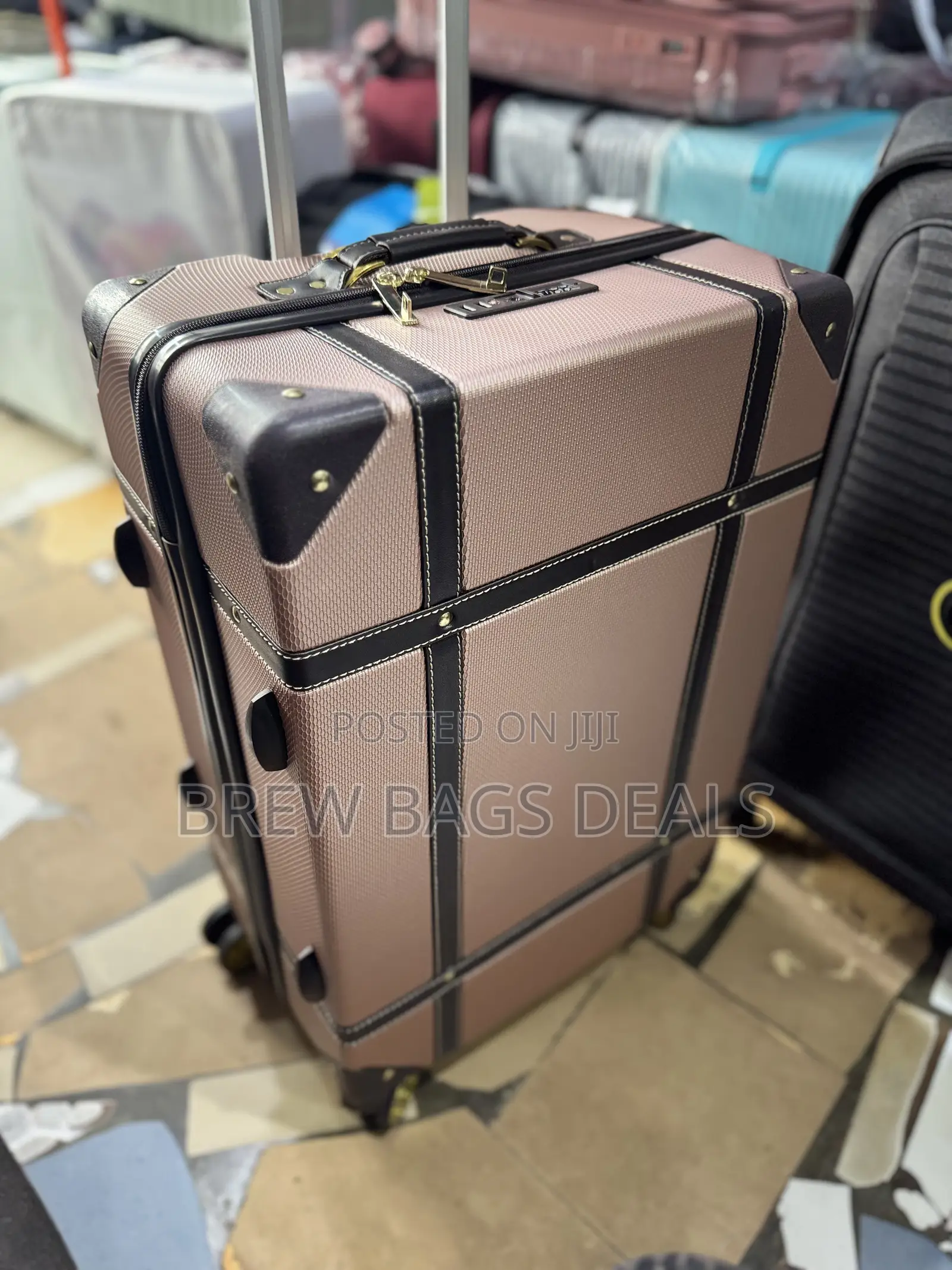 Premium Quality Rock Vintage Medium Size 24 Inches Traveling Bag.