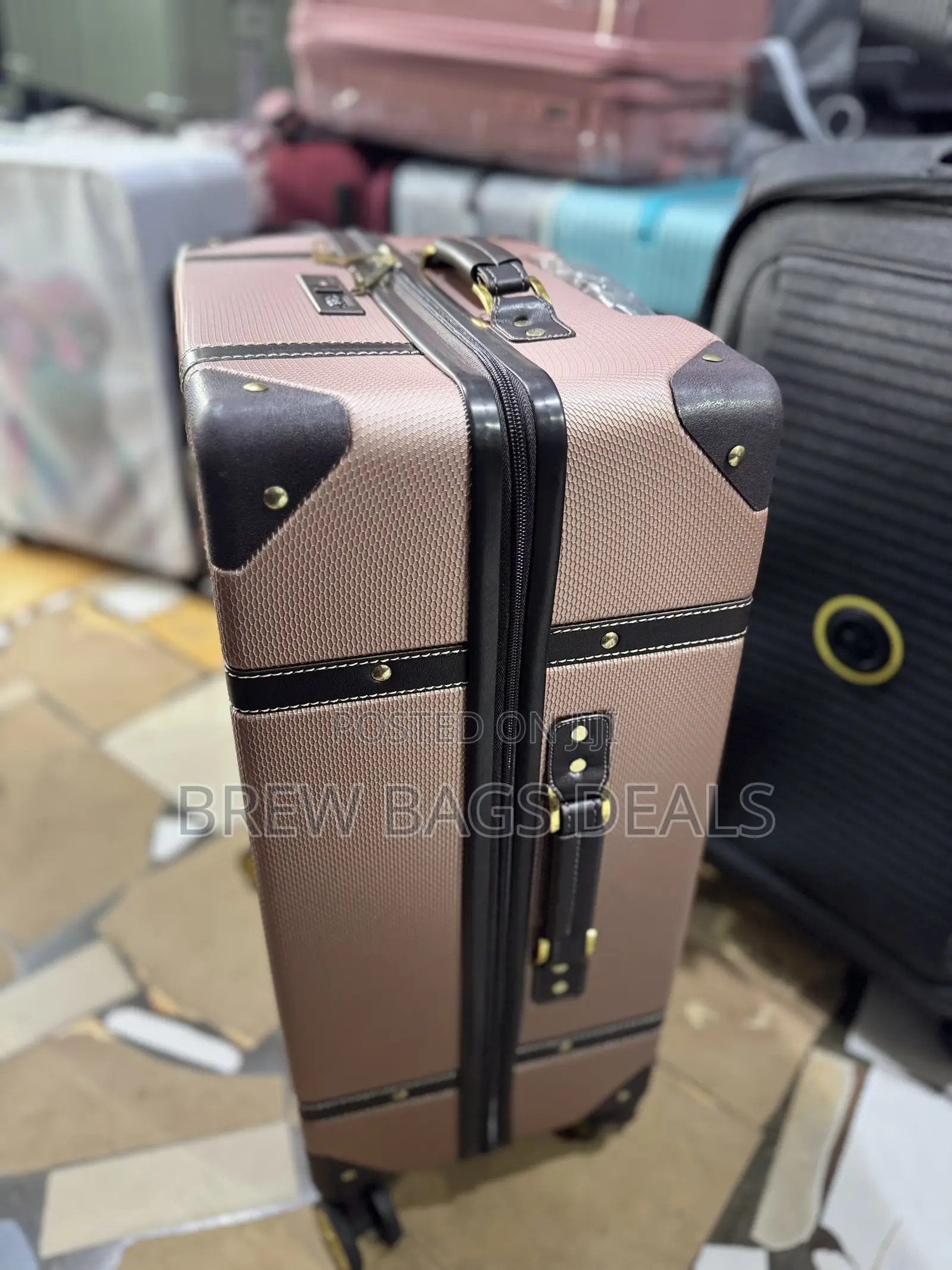 Premium Quality Rock Vintage Medium Size 24 Inches Traveling Bag.