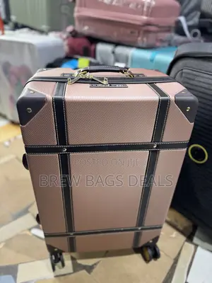 Premium Quality Rock Vintage Medium Size 24 Inches Traveling Bag.