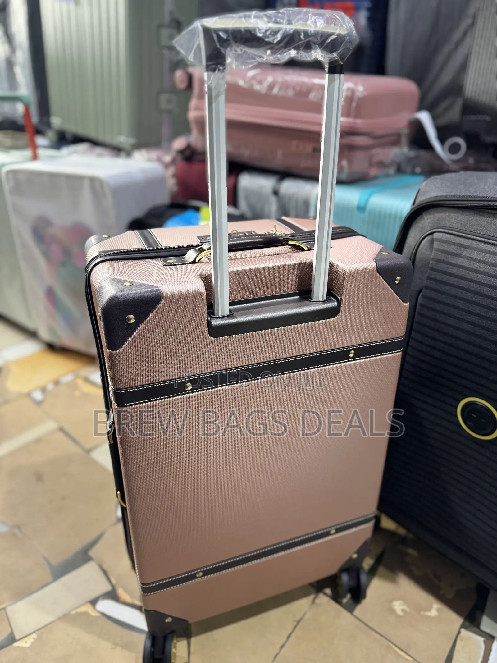 Premium Quality Rock Vintage Medium Size 24 Inches Traveling Bag.