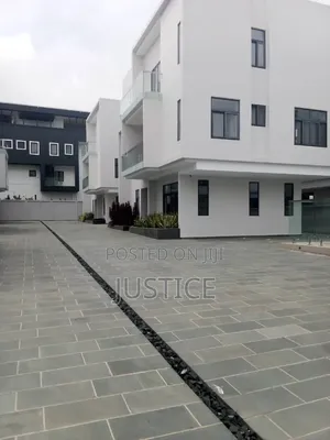 4bdrm Townhouse / Terrace in East Legon, A&C Mall Area for rent
