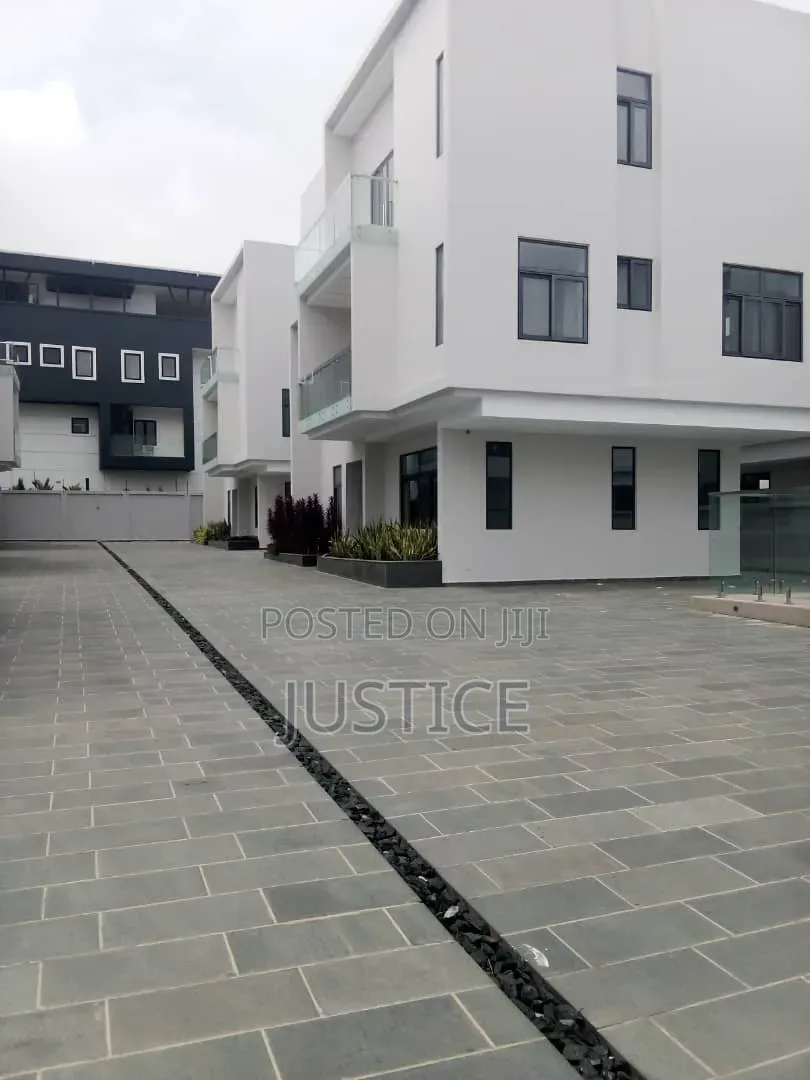 4bdrm Townhouse / Terrace in East Legon, A&C Mall Area for rent