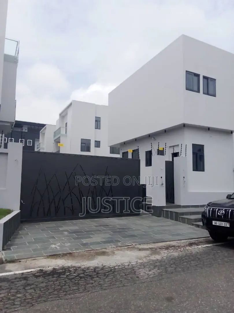 4bdrm Townhouse / Terrace in East Legon, A&C Mall Area for rent