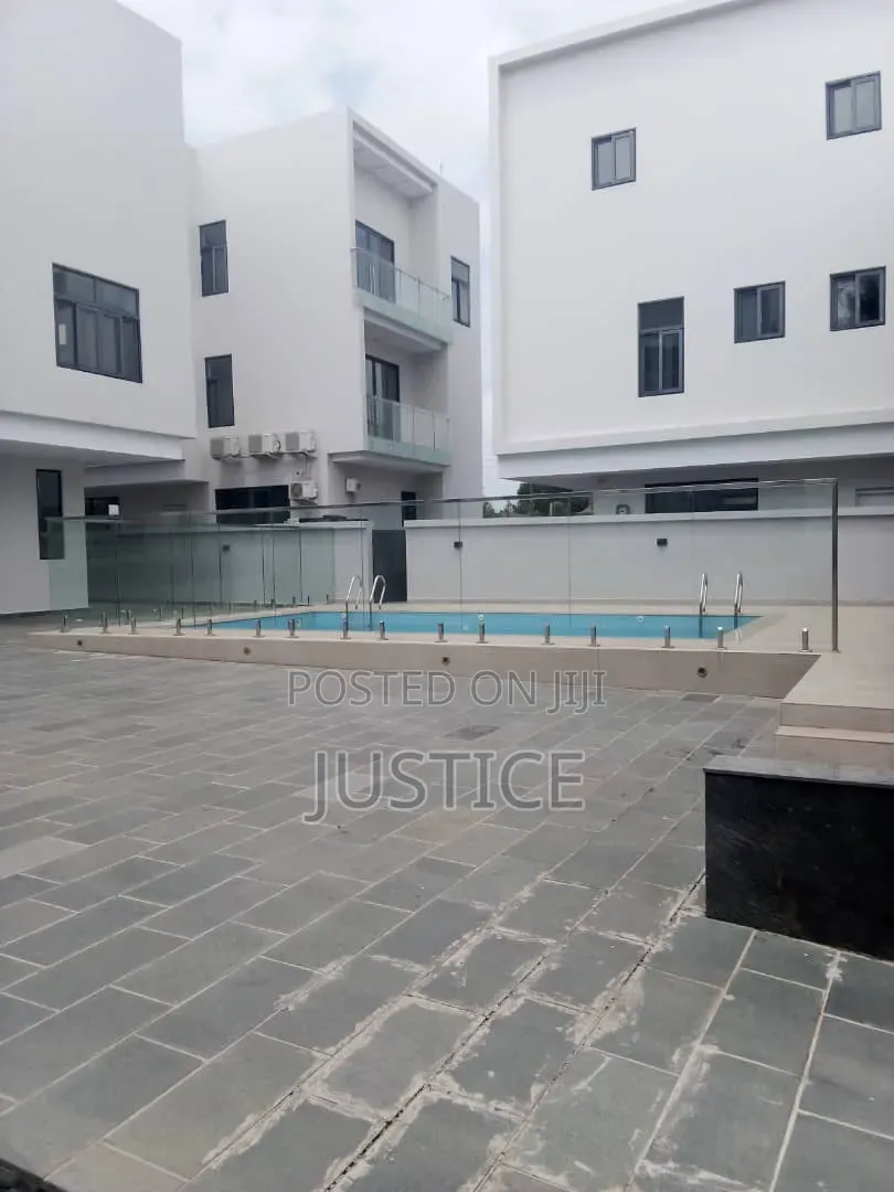 4bdrm Townhouse / Terrace in East Legon, A&C Mall Area for rent