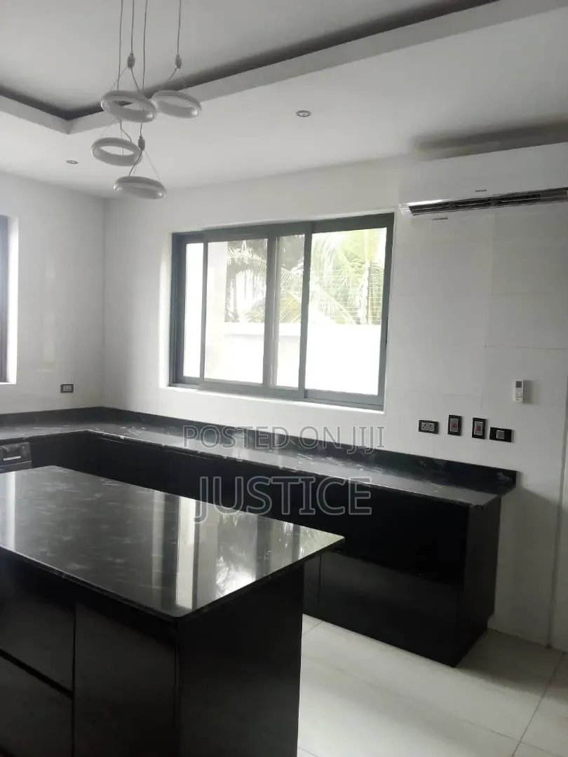 4bdrm Townhouse / Terrace in East Legon, A&C Mall Area for rent
