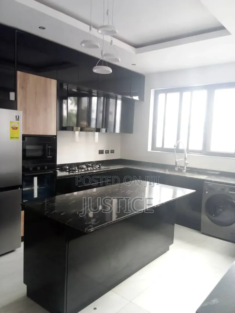 4bdrm Townhouse / Terrace in East Legon, A&C Mall Area for rent