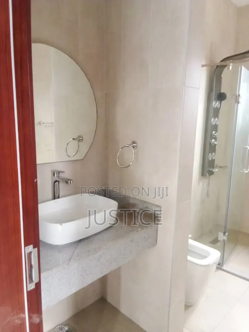 4bdrm Townhouse / Terrace in East Legon, A&C Mall Area for rent