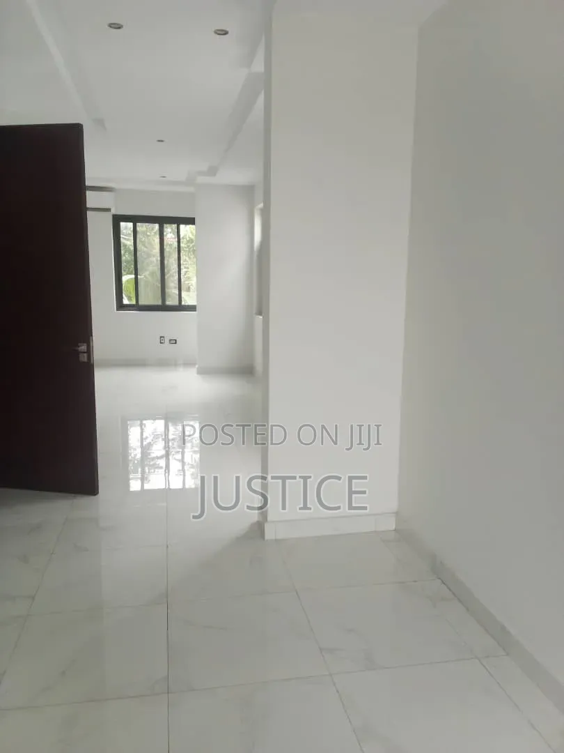 4bdrm Townhouse / Terrace in East Legon, A&C Mall Area for rent
