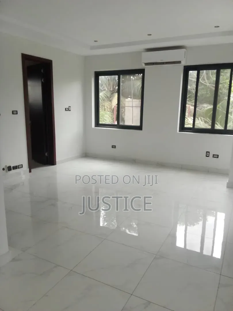 4bdrm Townhouse / Terrace in East Legon, A&C Mall Area for rent
