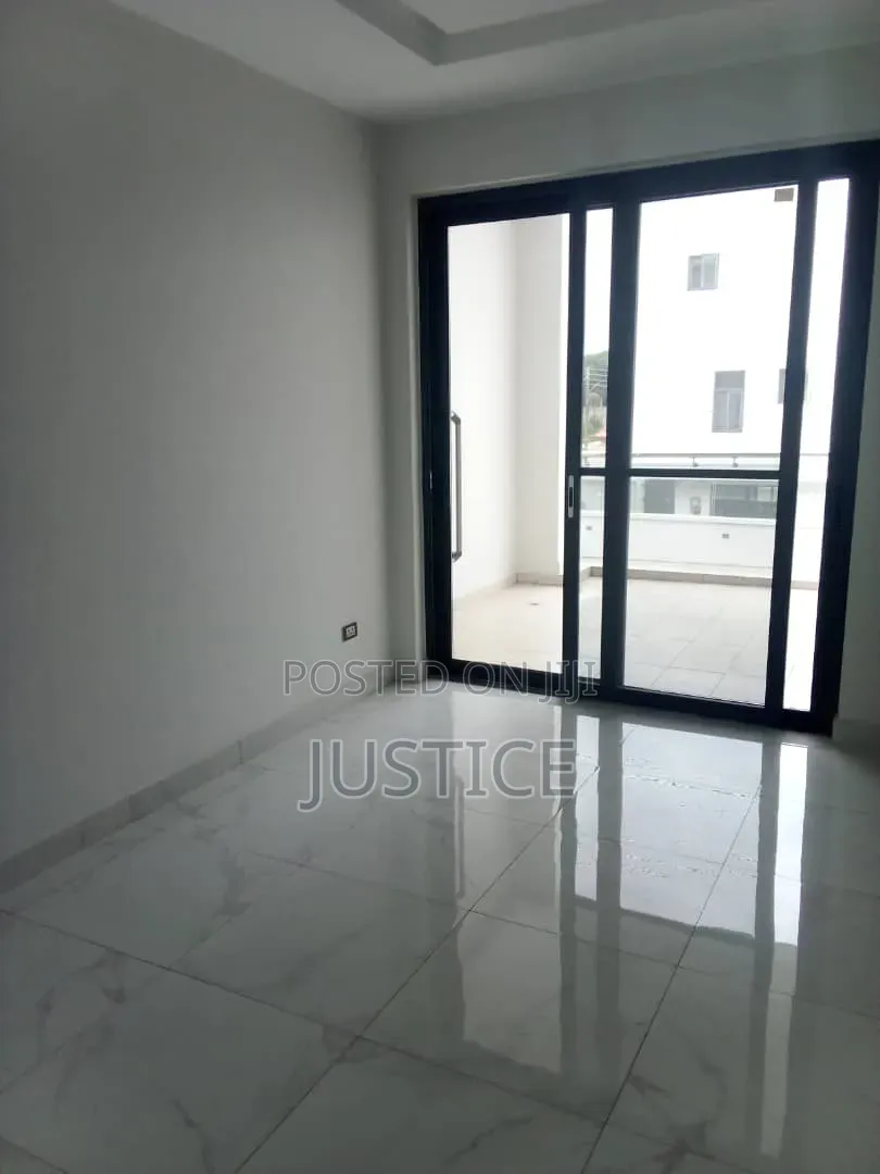 4bdrm Townhouse / Terrace in East Legon, A&C Mall Area for rent
