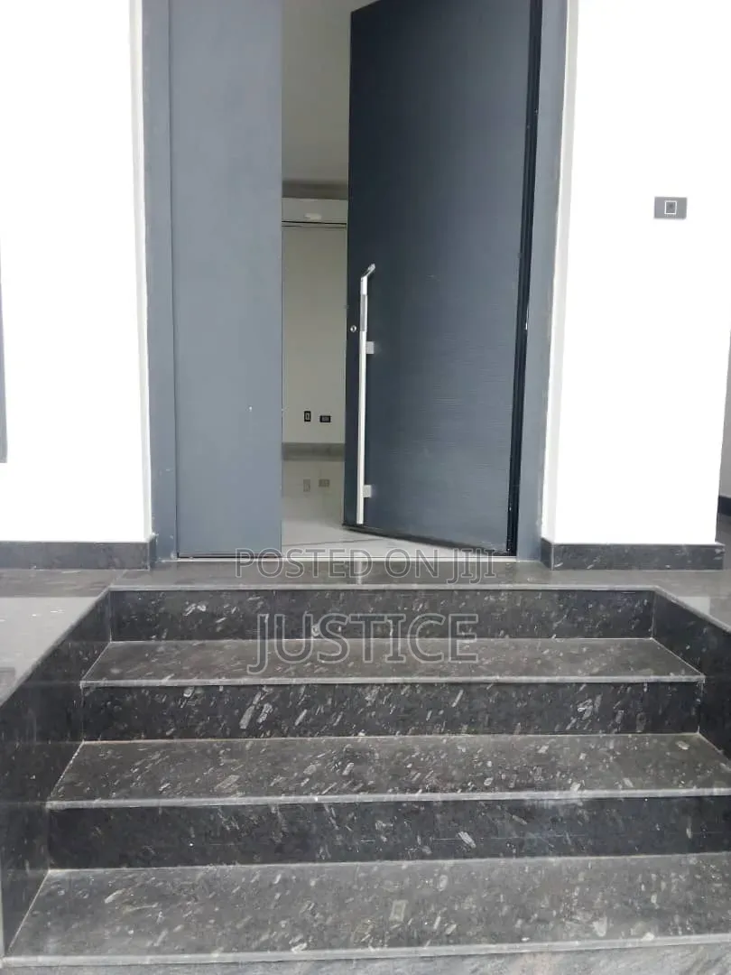 4bdrm Townhouse / Terrace in East Legon, A&C Mall Area for rent