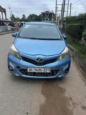 Toyota Vitz 1.3 FWD 5dr 2012 Blue