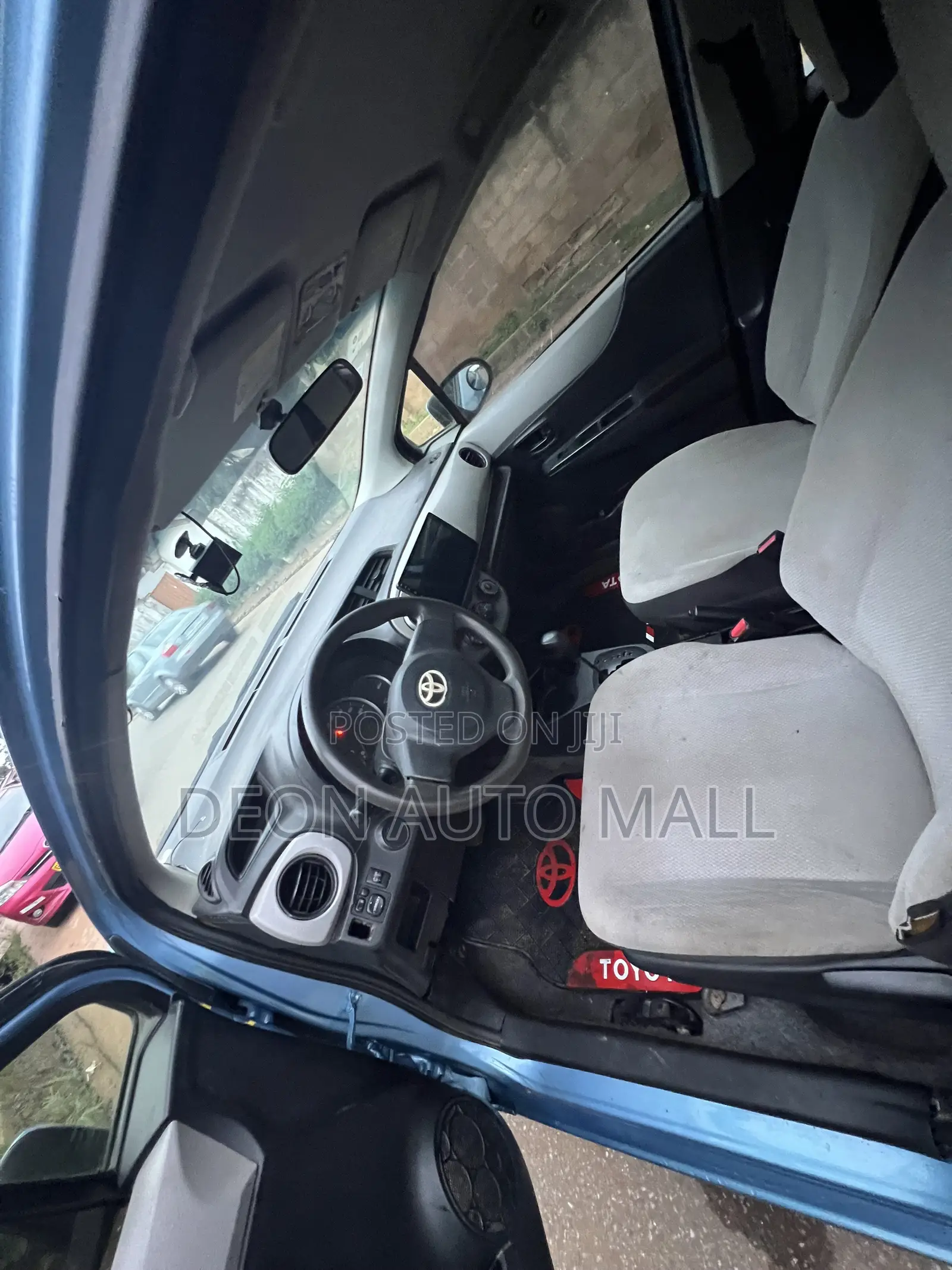 Toyota Vitz 1.3 FWD 5dr 2012 Blue