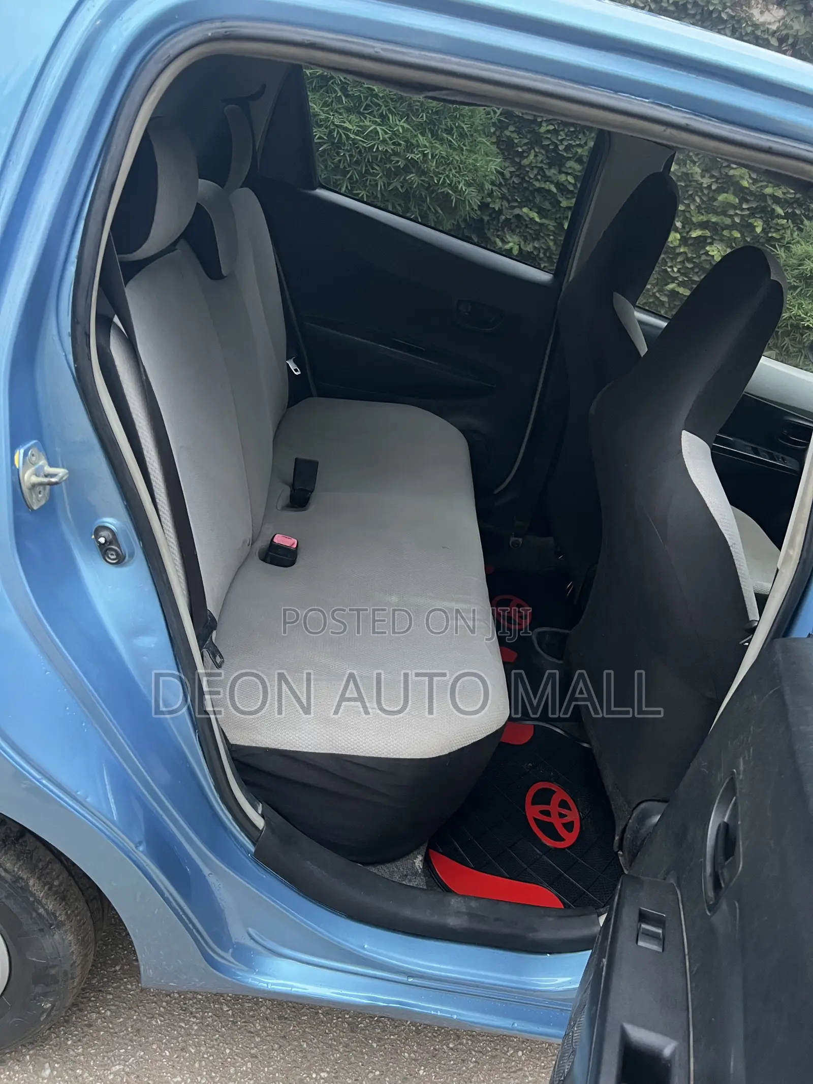 Toyota Vitz 1.3 FWD 5dr 2012 Blue