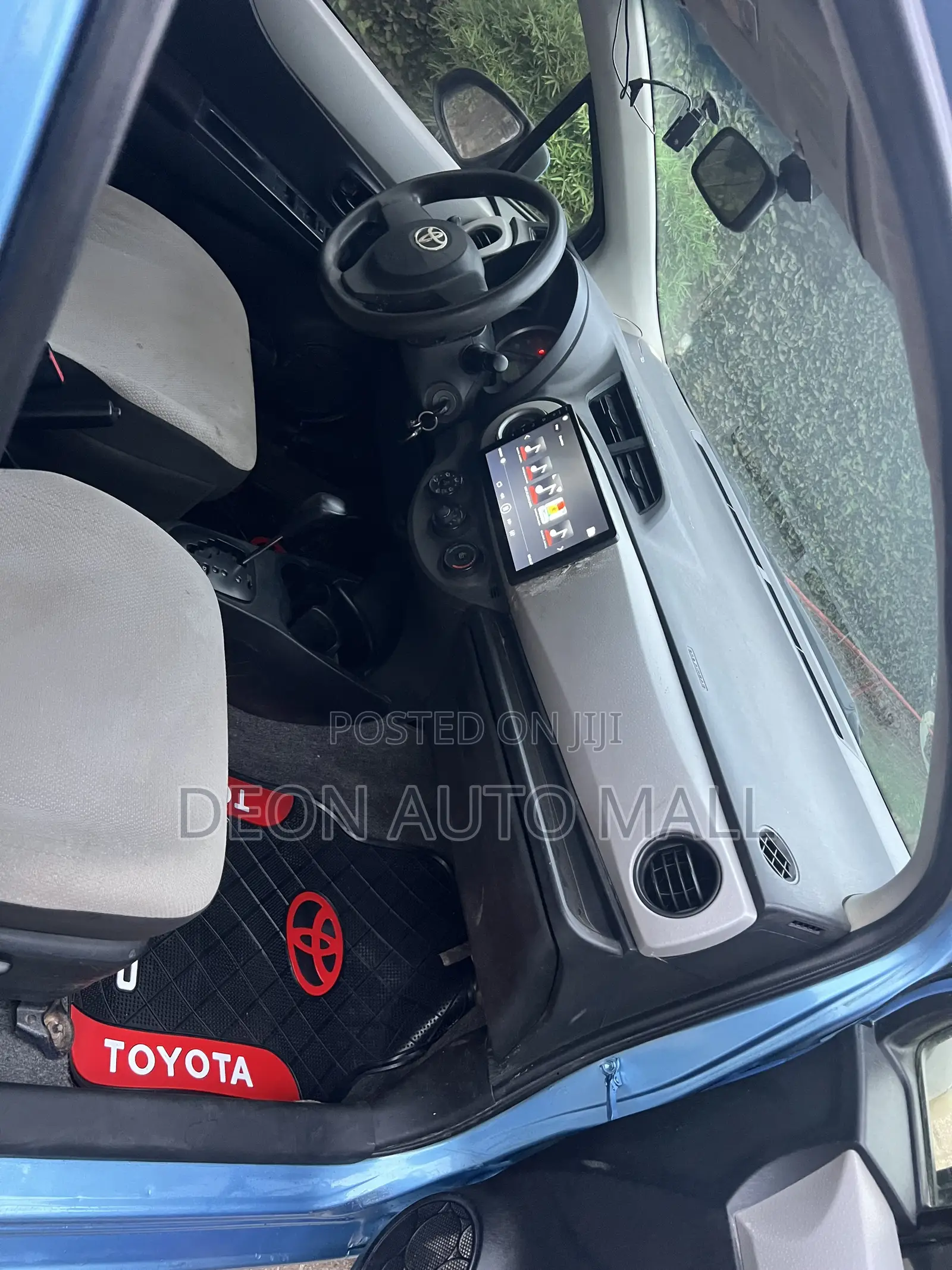 Toyota Vitz 1.3 FWD 5dr 2012 Blue