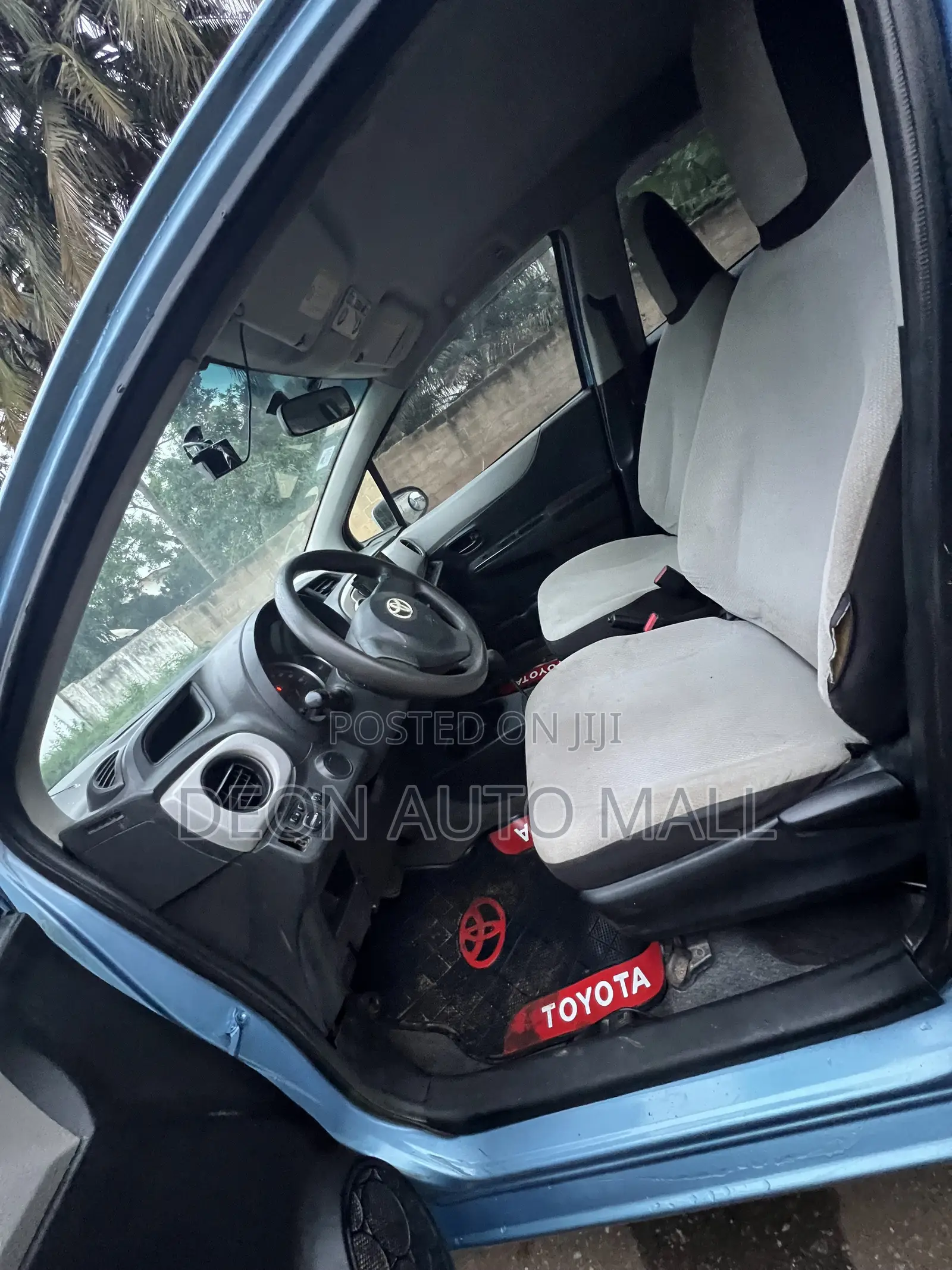 Toyota Vitz 1.3 FWD 5dr 2012 Blue