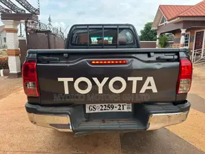 Toyota Hilux 2021 Gray