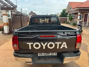 Toyota Hilux 2021 Gray