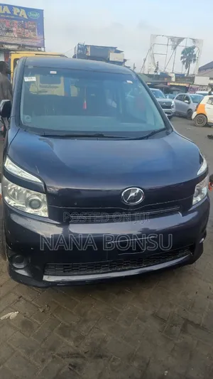 Toyota Voxy 2013 Black