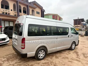 Toyota HiAce 2022 Silver