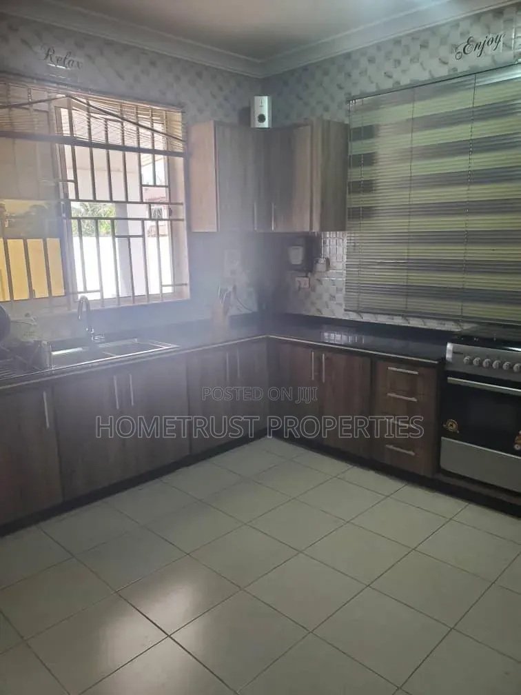 5bdrm Duplex in Hastso, Antis for sale