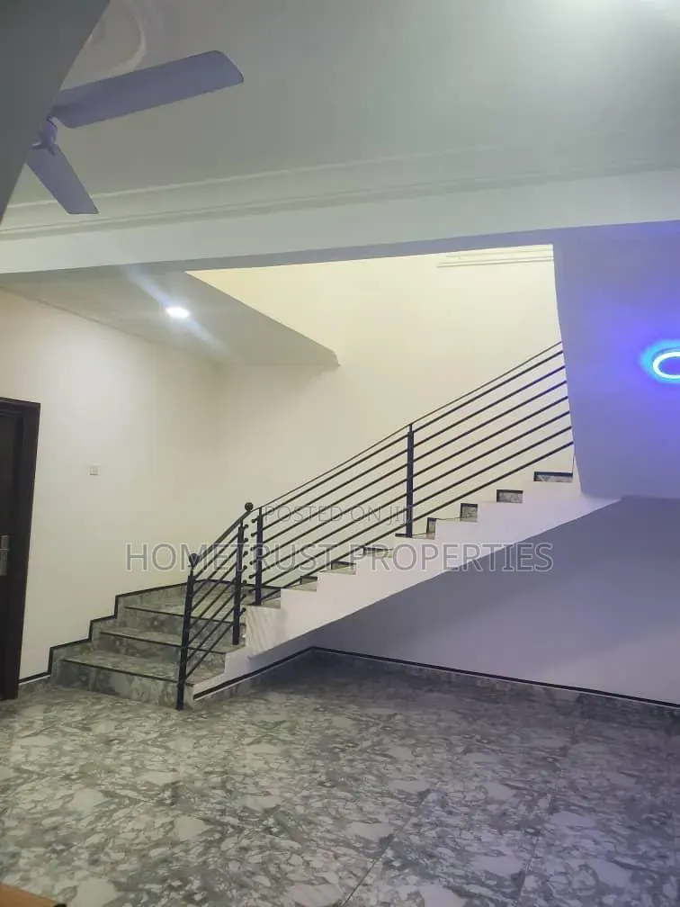 5bdrm Duplex in Hastso, Antis for sale