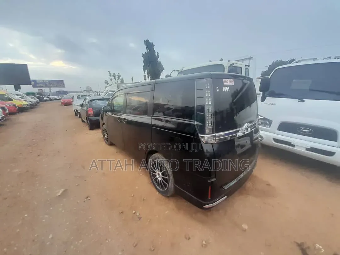 Toyota Voxy 2015 Black
