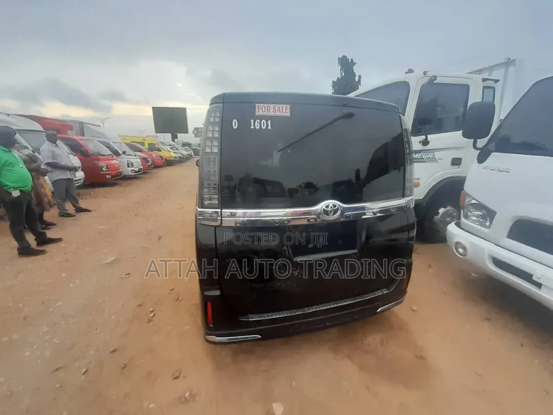 Toyota Voxy 2015 Black