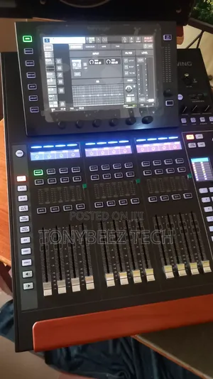 M32 Digital Mixer