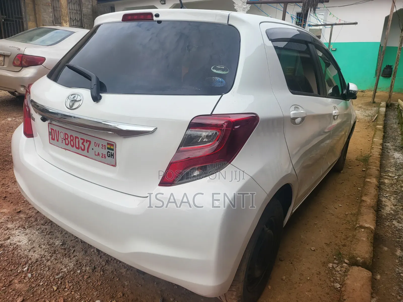 Toyota Vitz 2014 White