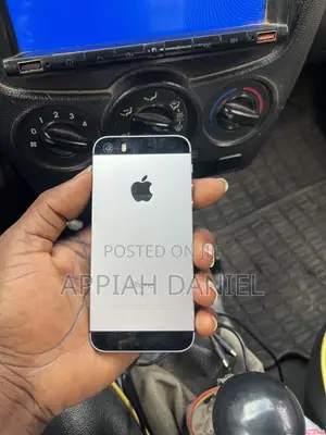 Apple iPhone SE 16 GB Black